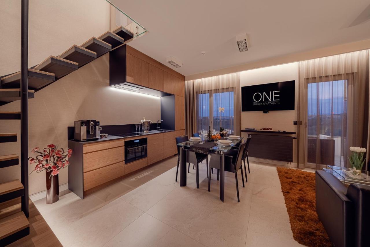One Luxury Apartments 热舒夫 外观 照片